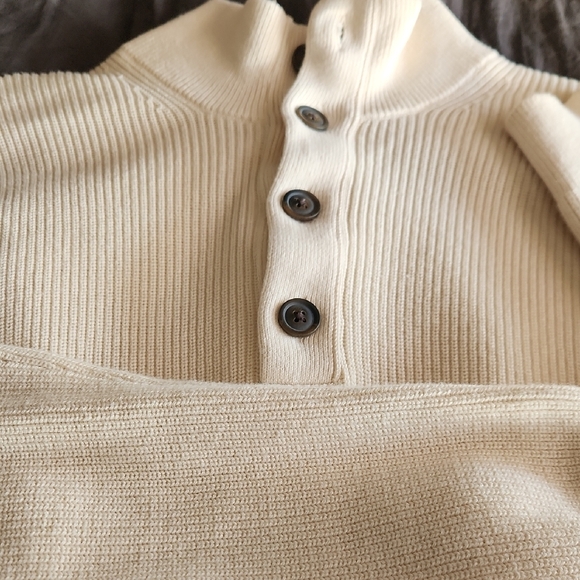 Banana Republic Cream Turtleneck Sweater EUC - Picture 7 of 7